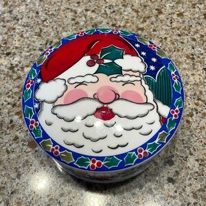 Mikasa Ultra Ceram Santa’s Glow porcelain Trinket Box.  Item # FX077.